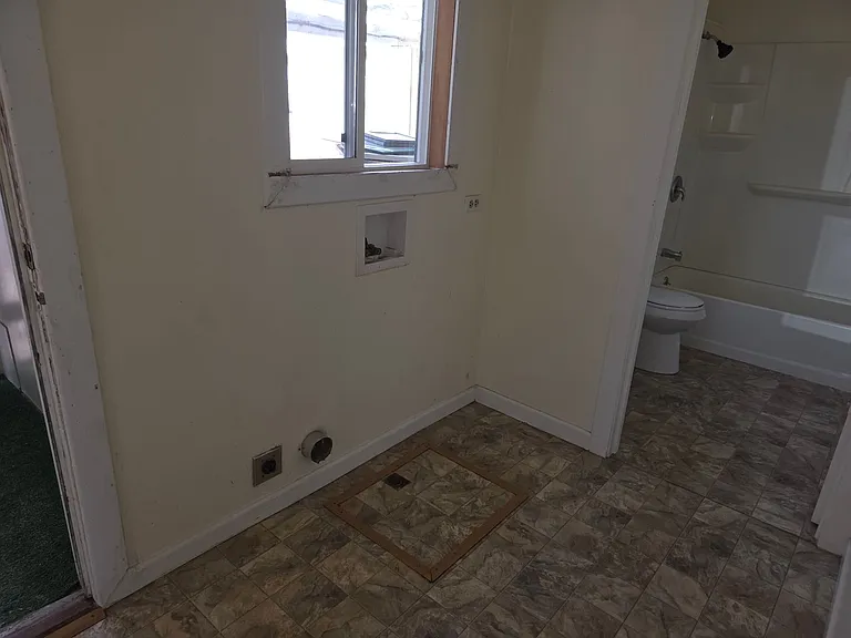 1804 Northcrest Dr — Photo 2