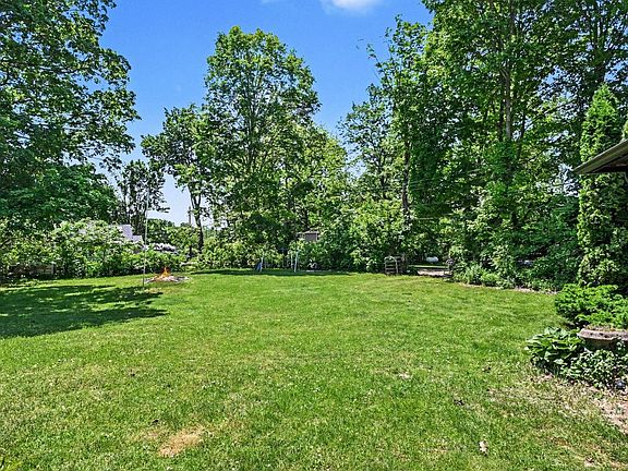 5th image of 33169 Hunt Dr