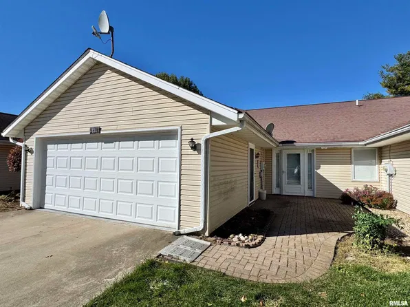 234 Scotch Pine Dr, Macomb, IL 61455