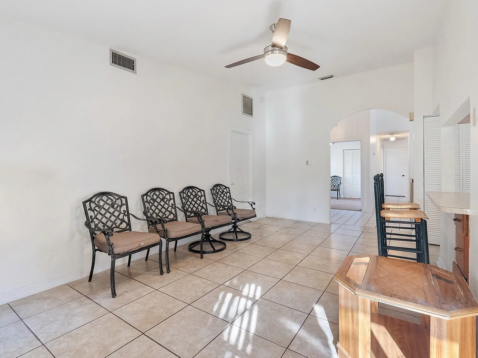4 bed, 1633 sqft, $1,900 — Photo 4