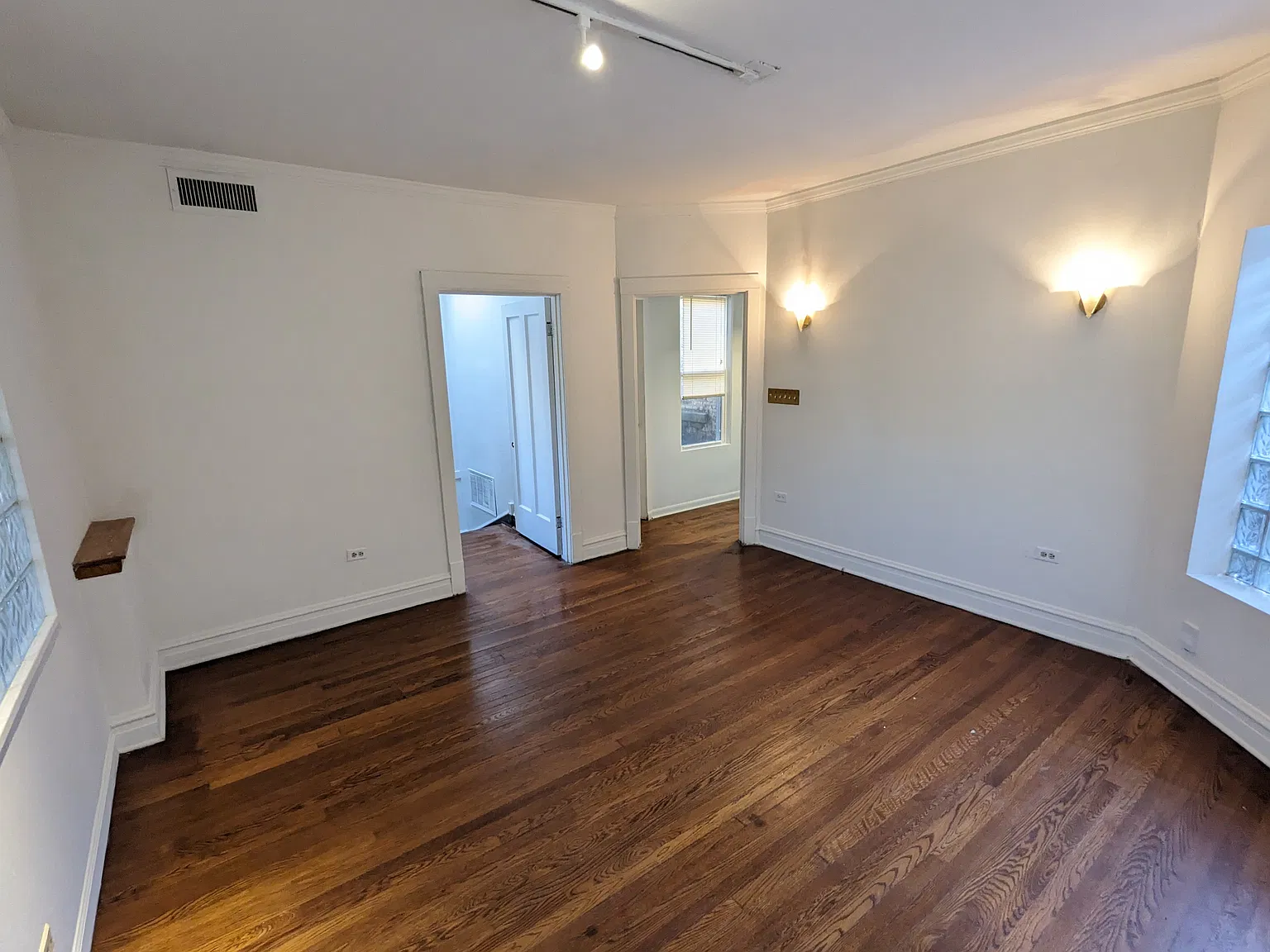2 bed, 1250 sqft, $1,750 — Photo 3