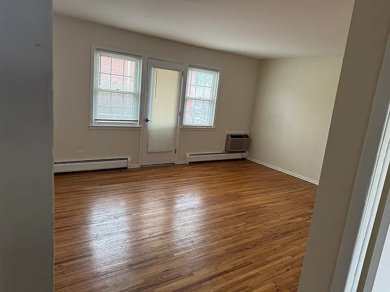 255 N Middletown Rd #13D — Photo 11