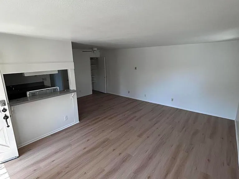 2636 Tiller Ave — Photo 4