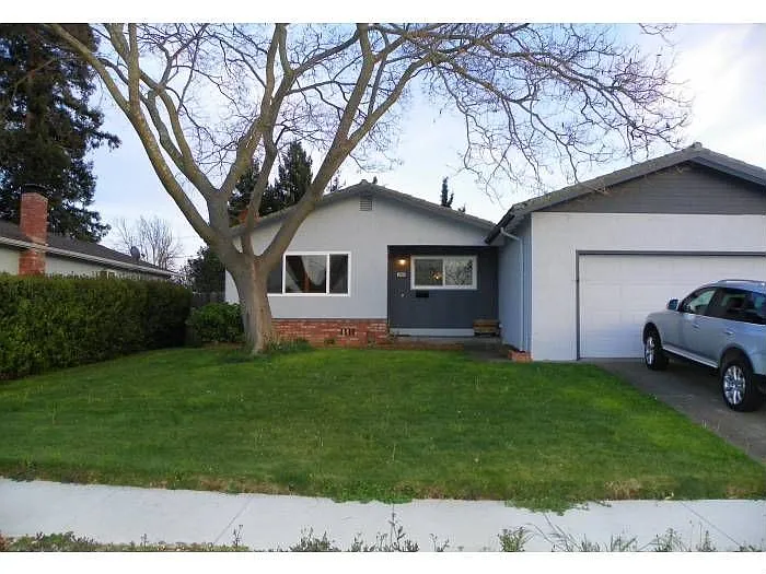 1255 Regina Dr photo 1