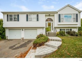 2 Clifford Dr, Ansonia, CT 06401