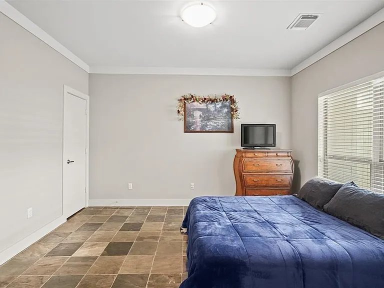 5226 Lillian St — Photo 9