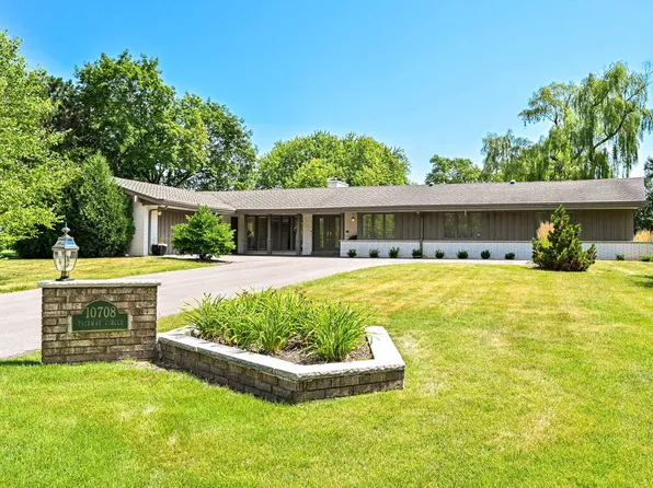 10708 N Fairway CIRCLE, Mequon, WI 53092