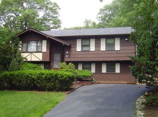 31 Byram Bay Rd, Hopatcong, NJ 07843