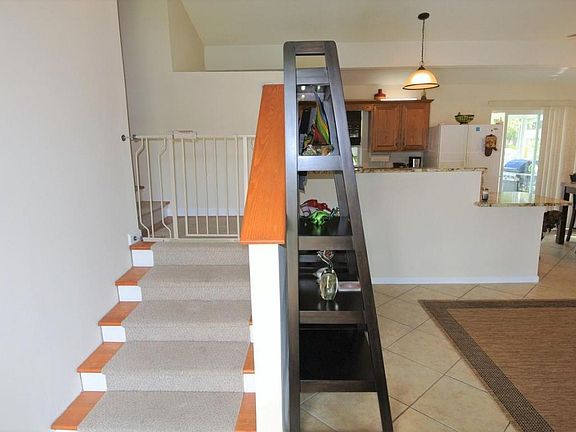 4th image of 2329 NW Bougainvillea Ave