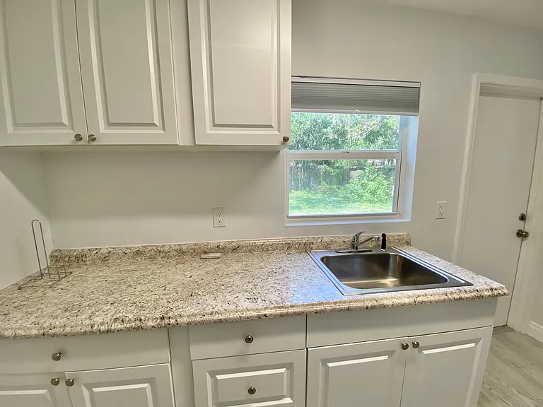 141 Platt Ave — Photo 6
