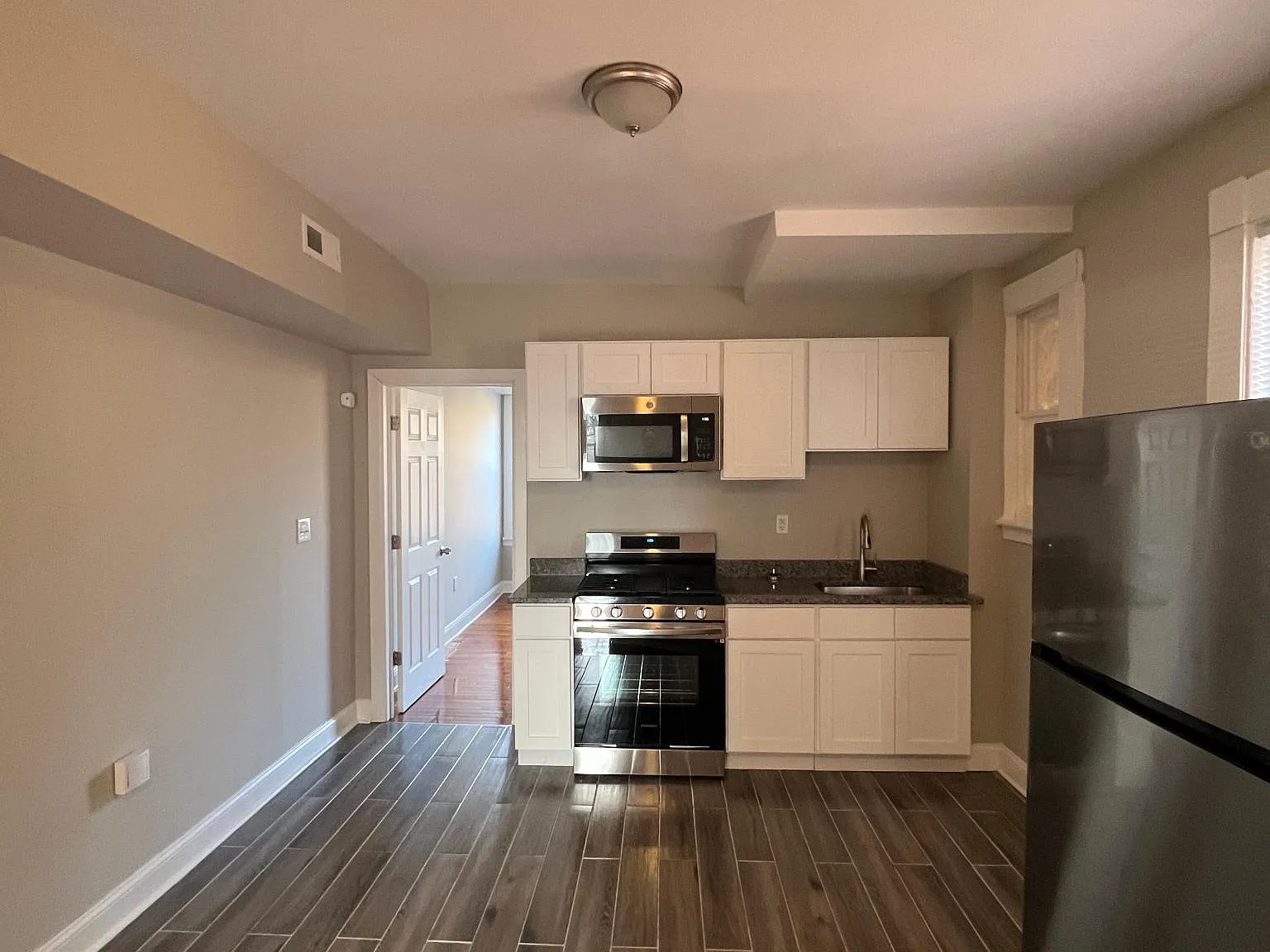43 William St — Photo 2
