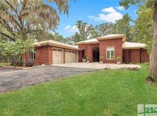 2132 Grove Point Rd, Savannah, GA 31419
