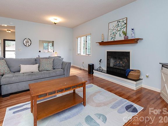 5th image of 305 Piney Mountain Dr APT R1