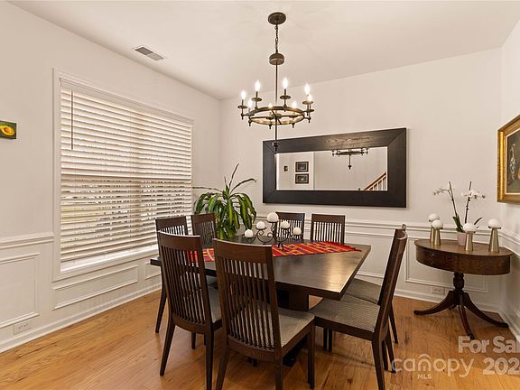 5th image of 120 Charing Pl