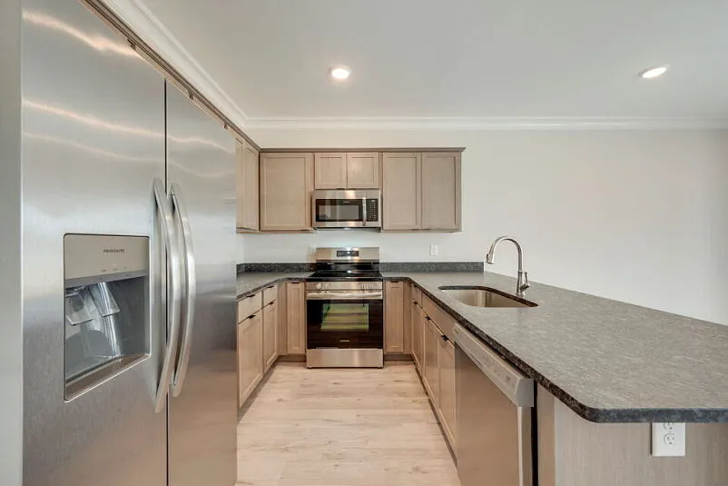 3 bed, 2.5 bath, 1550 sqft, $1,950 — Photo 4