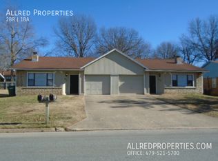 817 S 28th St, Rogers, AR 72758