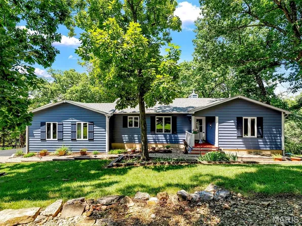19 Summit Ln, Pacific, MO 63069