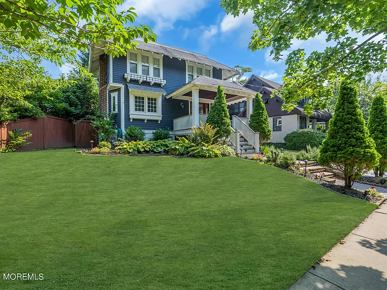 1318 Locust Dr — Photo 2
