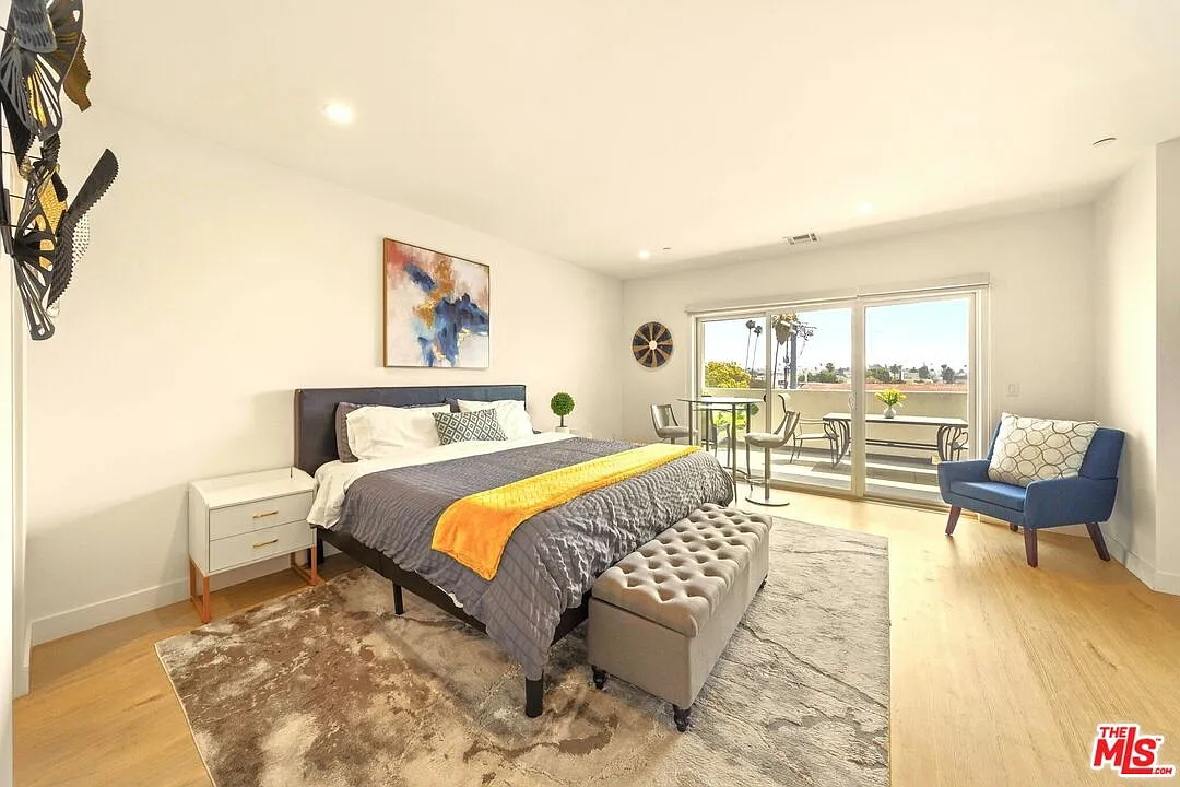 3 bed, 3.5 bath, 1977 sqft, $5,490 — Photo 1