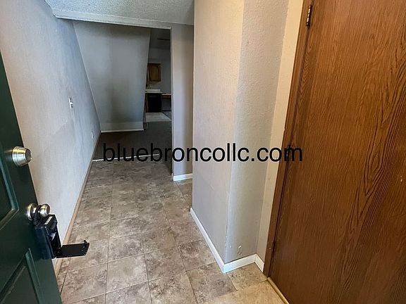 2nd image of 102 SW Oxford Pl #3234734