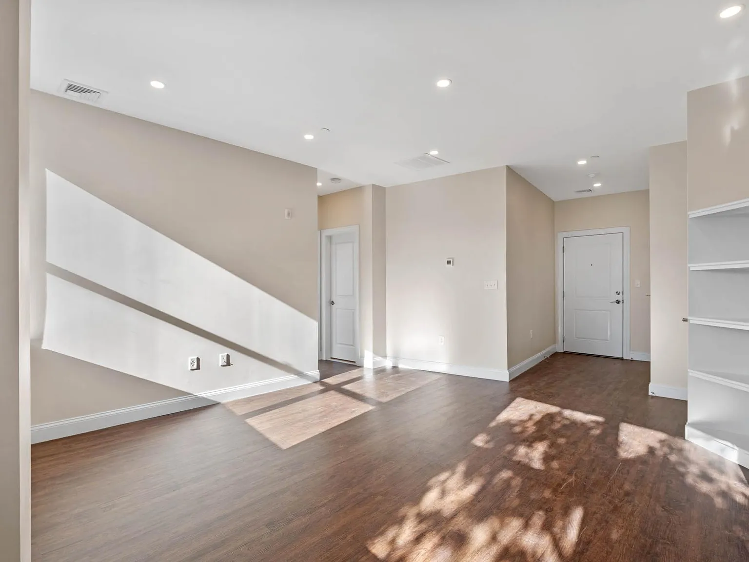 1 bed, 621 sqft, $2,295 — Photo 2