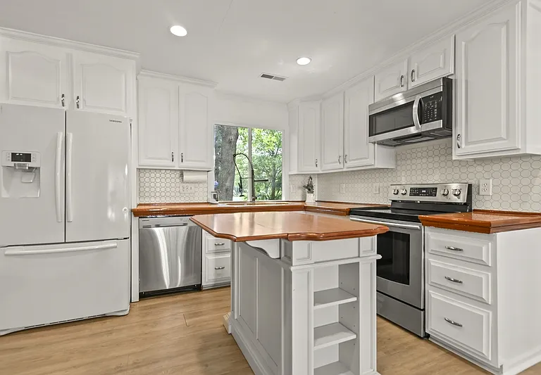 1382 Center Lake Dr — Photo 11