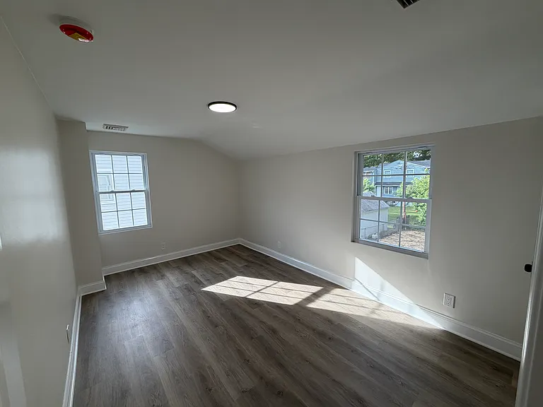 413 Evans Ave — Photo 17