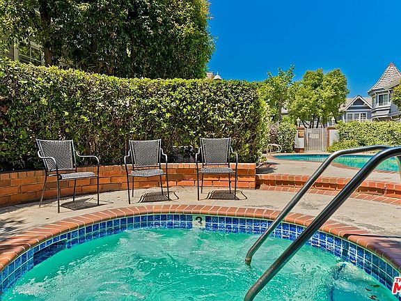 5th image of 18135 Burbank Blvd Unit 11