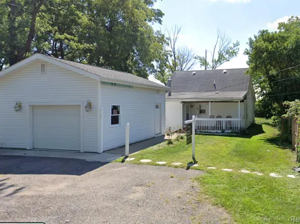 18199 Gould Ct, Beverly Hills, MI 48025