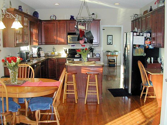 5th image of 805 Welton Cir