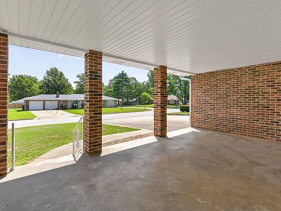 4th image of 421 S Troy Avenue