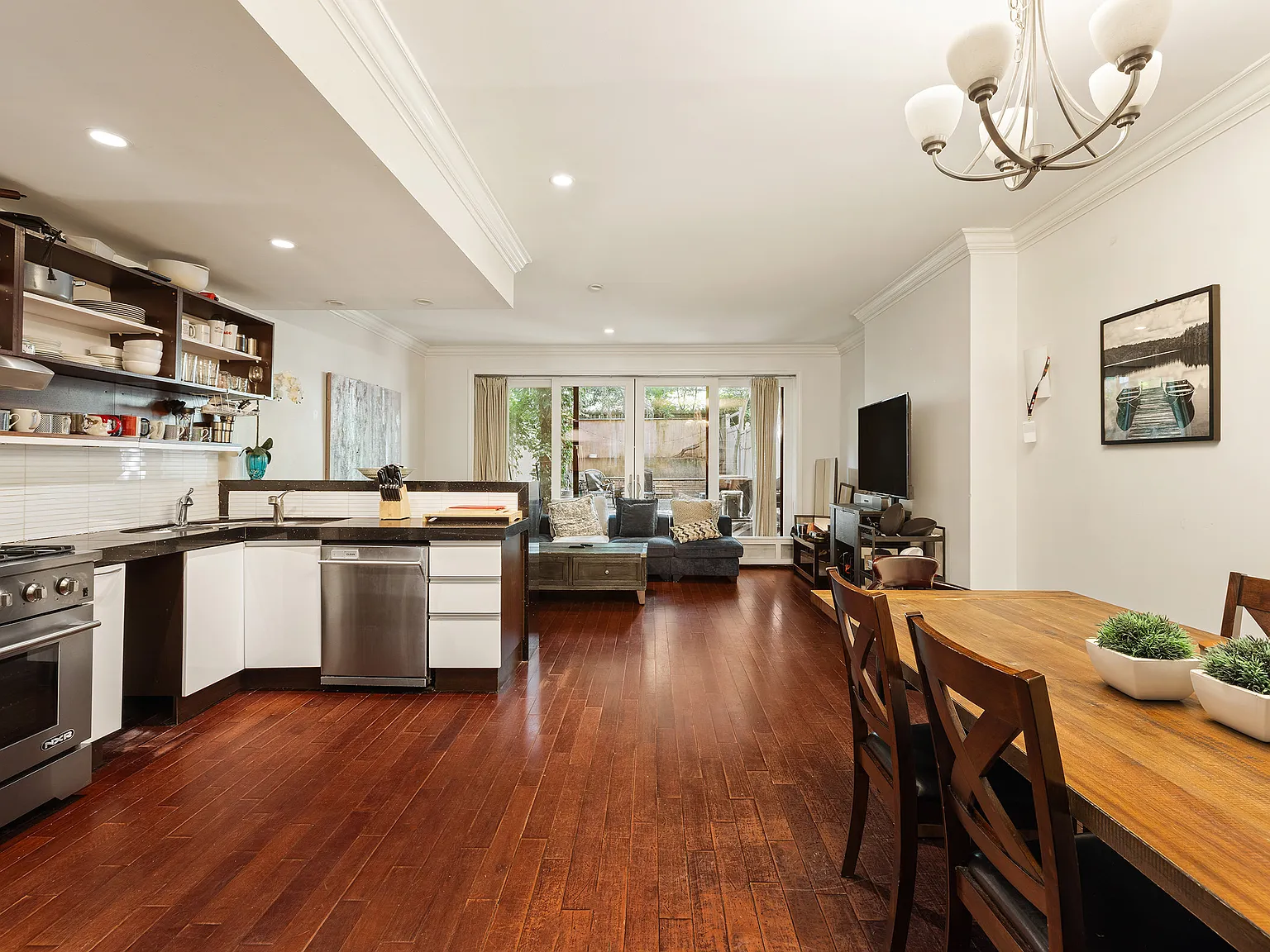 216 East 32nd Street — Photo 1