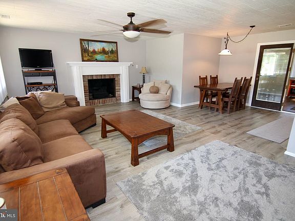 3rd image of 206 Otis Dr