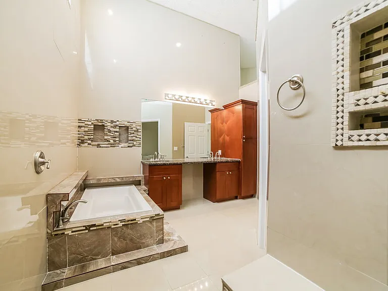 7770 Highlands Cir — Photo 12