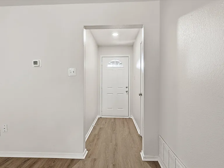 7913 Pebblebrook Dr — Photo 16