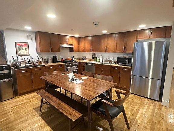 4th image of 146 Duane St APT 2C