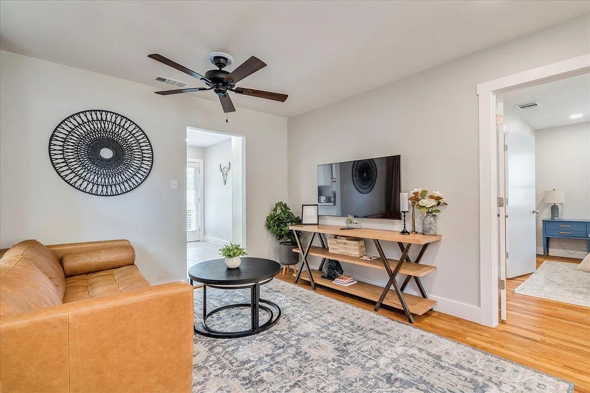 2 bed, 1.0 bath, 832 sqft, $3,000 — Photo 4