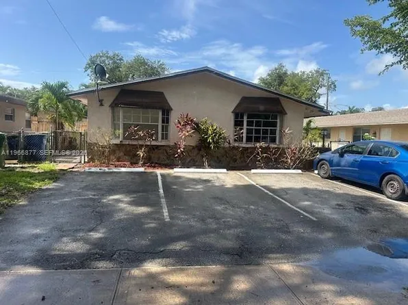 31 SW 8th Ct #1-2, Hallandale, FL 33009