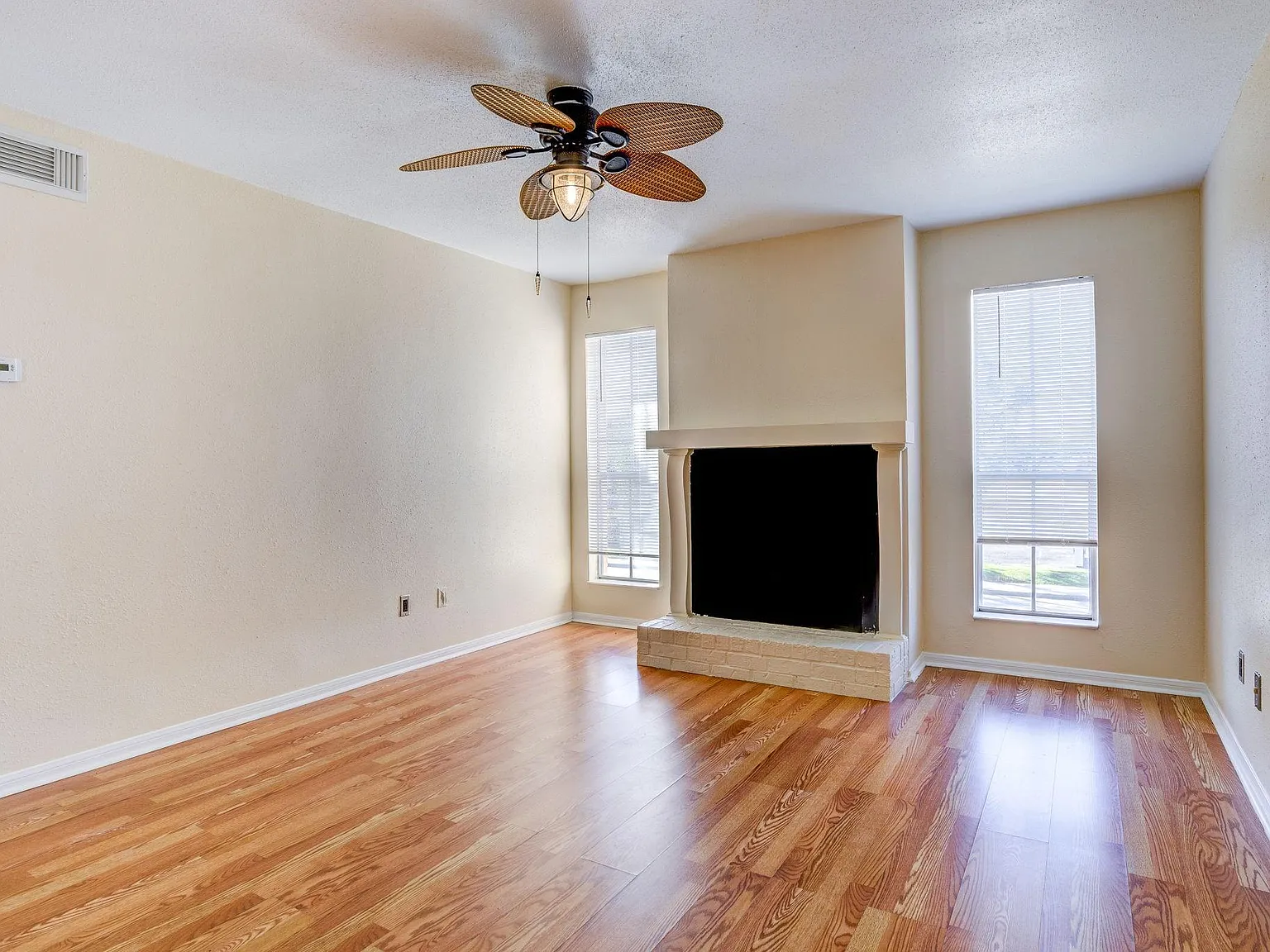 1 bed, 1.0 bath, 698 sqft, $975 — Photo 3