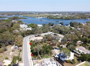 902 W Bayshore Dr, Tarpon Springs, FL 34689