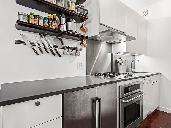 4th image of 822 10th Ave APT 6
