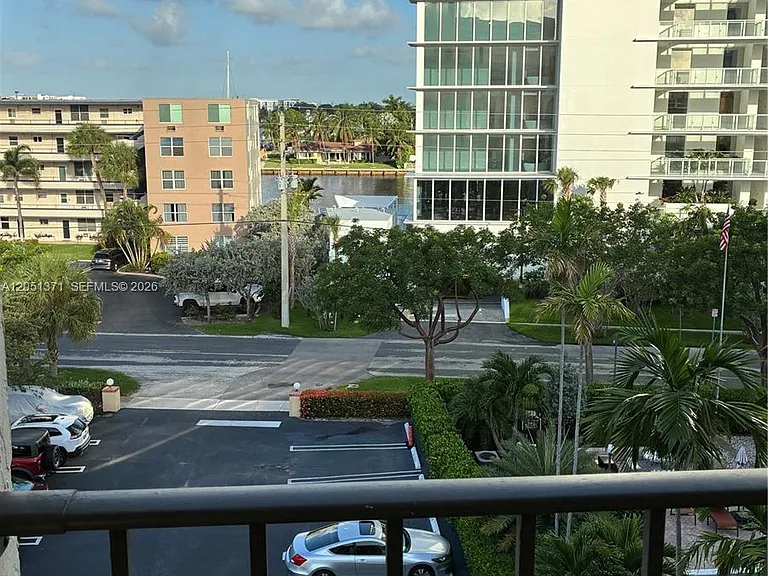 400 N Riverside Dr #501 — Photo 5
