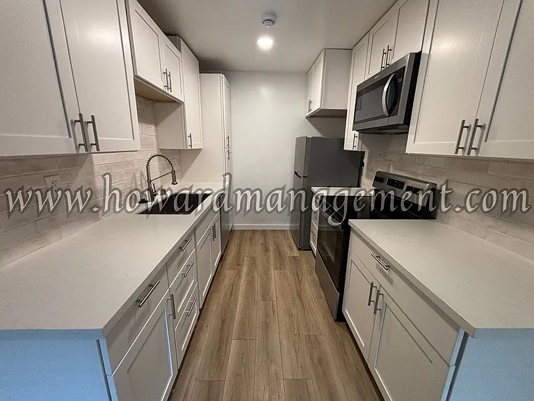 01302EU — Photo 10