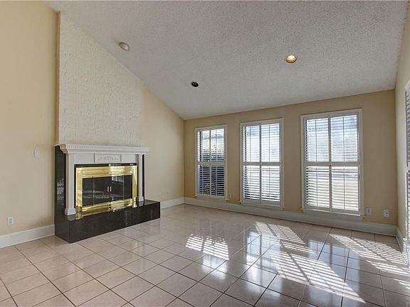 2nd image of 1 Lakeway Dr #B