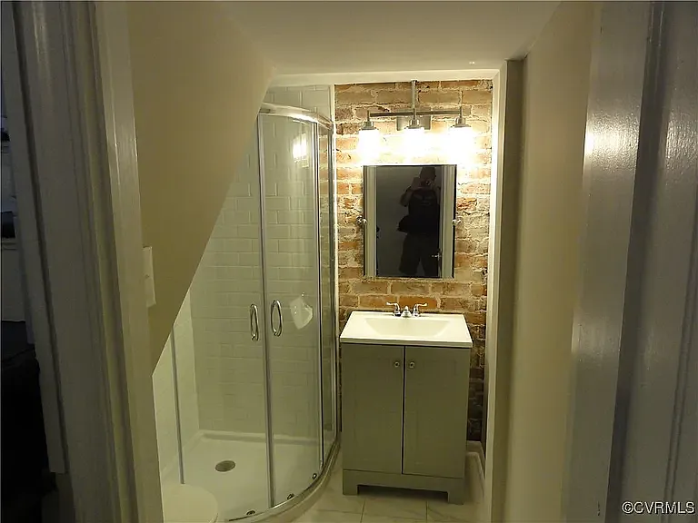 2512 E Leigh St — Photo 12