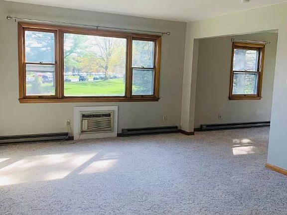 2nd image of 1439 Fulton Ave APT 3