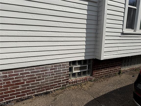 4th image of 3821 E 143rd St