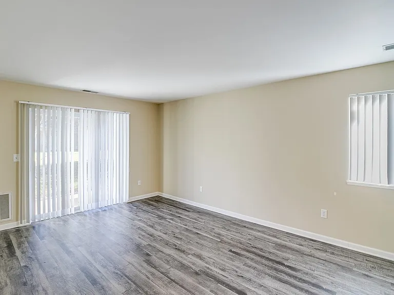 1306 E Miller Road 6114 Beechfield Dr — Photo 9