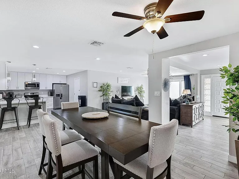 1834 E Alameda Dr — Photo 7