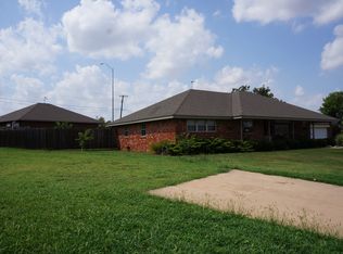 1612 Crestview Dr, Cordell, OK 73632